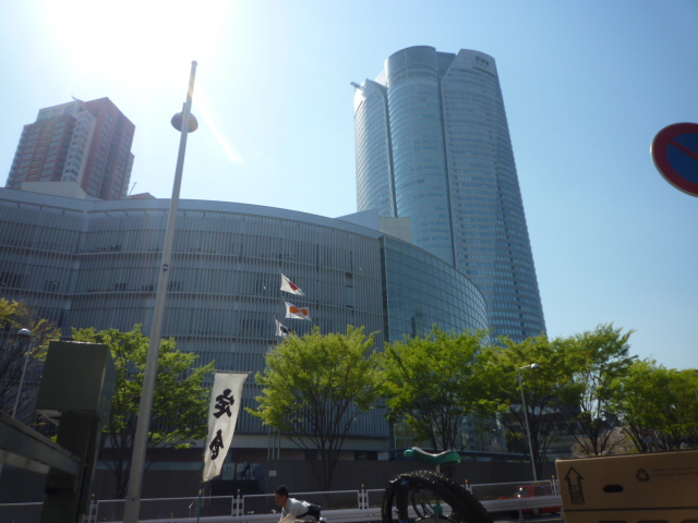 Shopping centre. 720m to Roppongi Hills (shopping center)