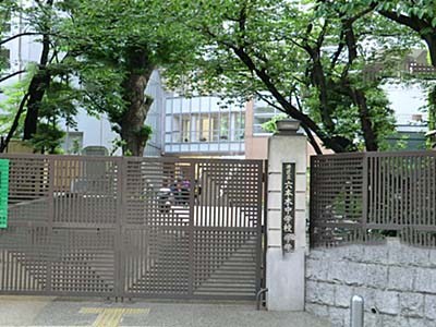 Junior high school. 566m to Akasaka junior high school (junior high school)