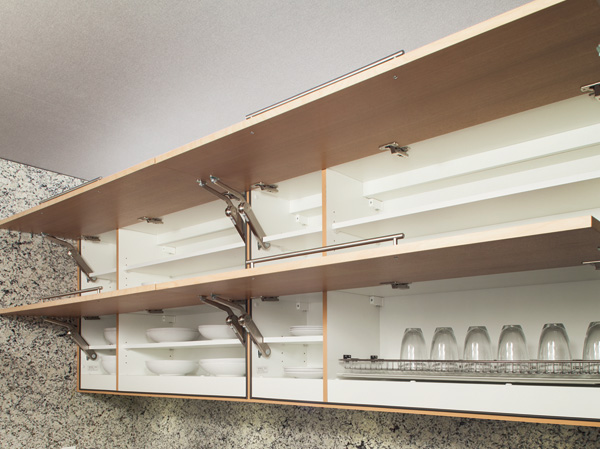 Kitchen.  [Kitchen hanging cupboard] The kitchen is of hanging cupboard, It has adopted a good flap door easy-to-use and smooth opening and closing. (Model Room W-130X type)