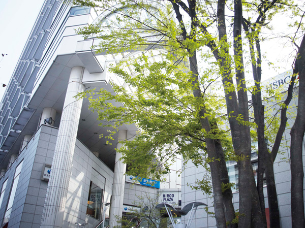 Surrounding environment. Hiroo Plaza (6-minute walk / About 450m)