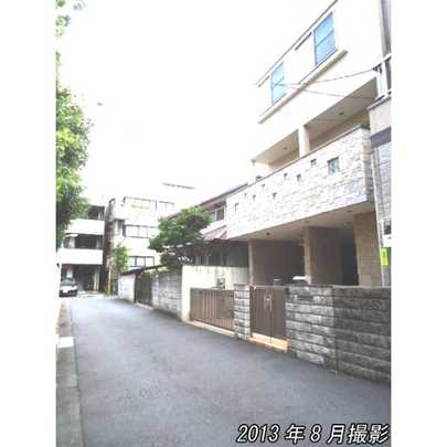 Local appearance photo. It is a quiet residential area