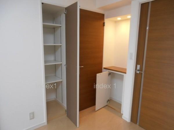 Receipt. It is very fulfilling 2LDK storage