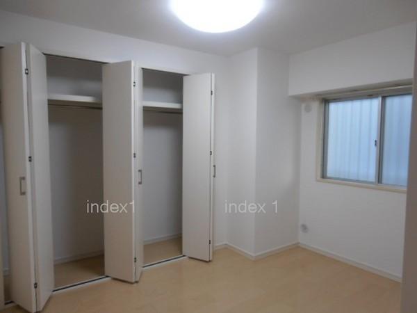 Receipt. Western-style 4.8 Pledge is with a double closet