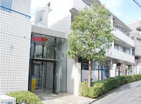 Streets around. "Omotesando" station walk about 4 minutes. Located in the corner of a quiet exclusive residential area.