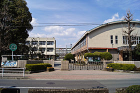 Primary school. Higashimachi up to elementary school (elementary school) 280m