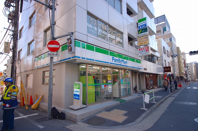 Convenience store. FamilyMart Motoazabu Sanchome store up to (convenience store) 107m