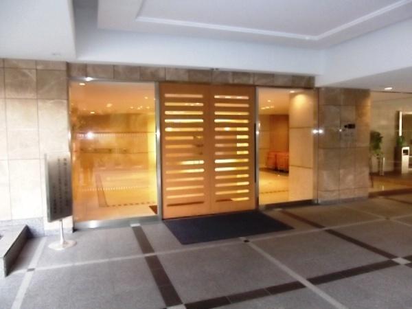 Entrance. Common areas