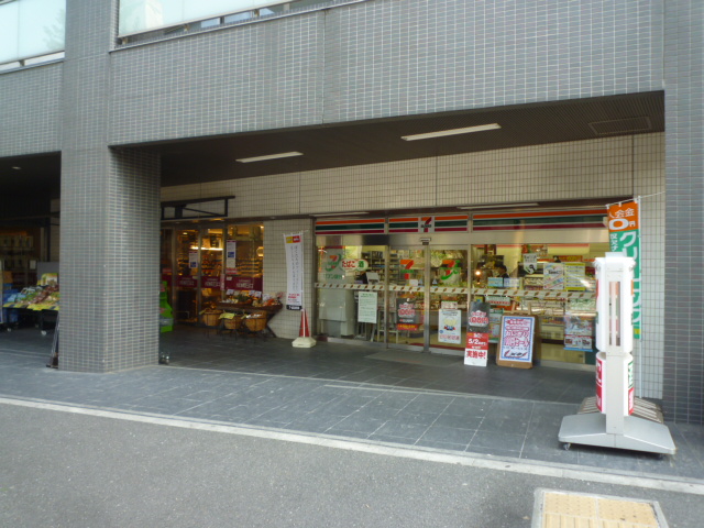 Convenience store. Seven-Eleven Nishi-Azabu 4-chome up (convenience store) 15m