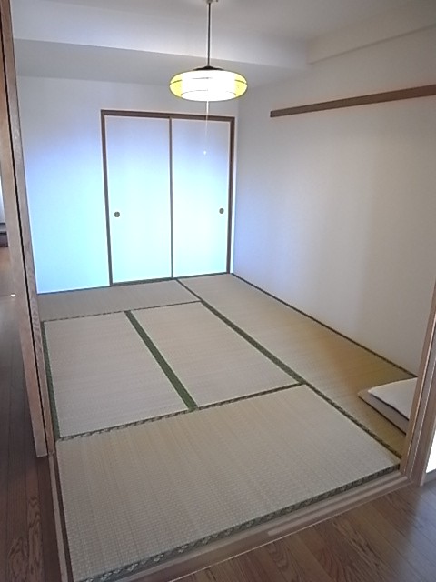 Living and room. Japanese-style room 6 tatami