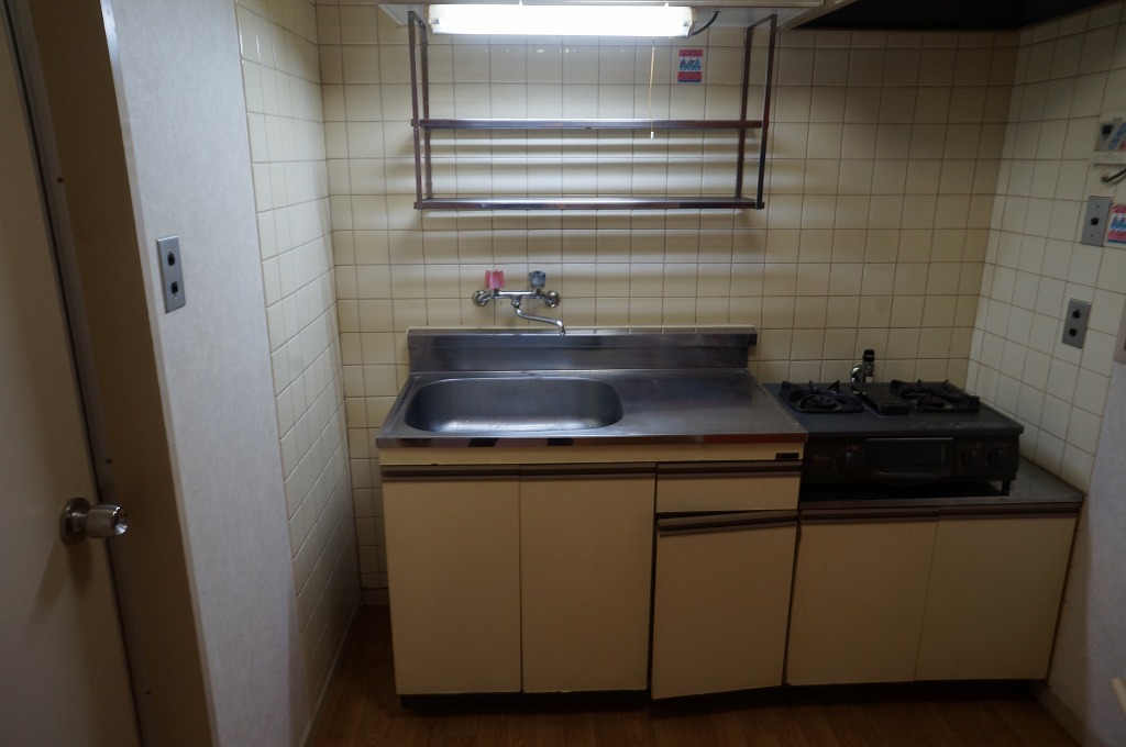 Kitchen. It is a two-necked Gasukitchin. 