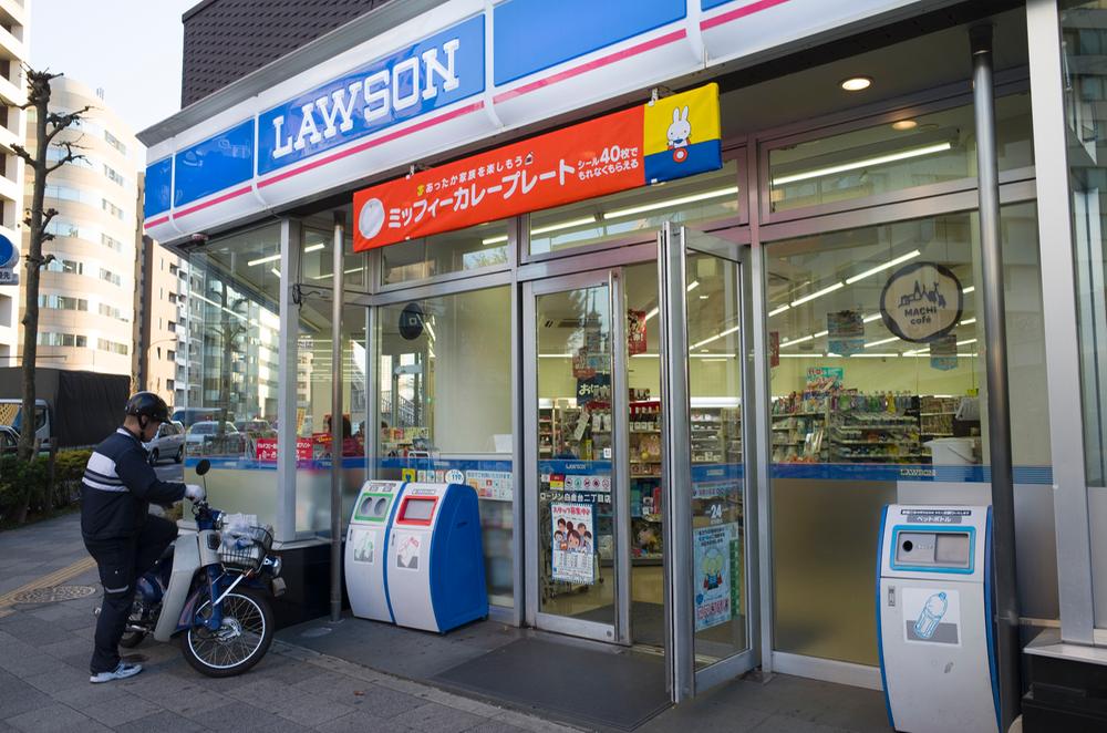 Convenience store. 236m until Lawson Shirokanedai chome shop