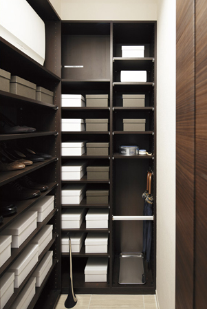 Receipt.  [Shoes closet] Set up a shoe closet that can cause together, such as the whole family worth of shoes and umbrella. It is a large storage that can enter and leave directly from the front door. (80A, 80B type only)