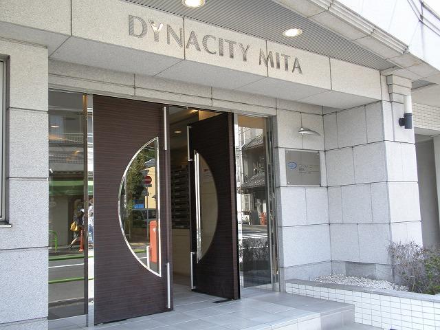 Entrance. Common areas