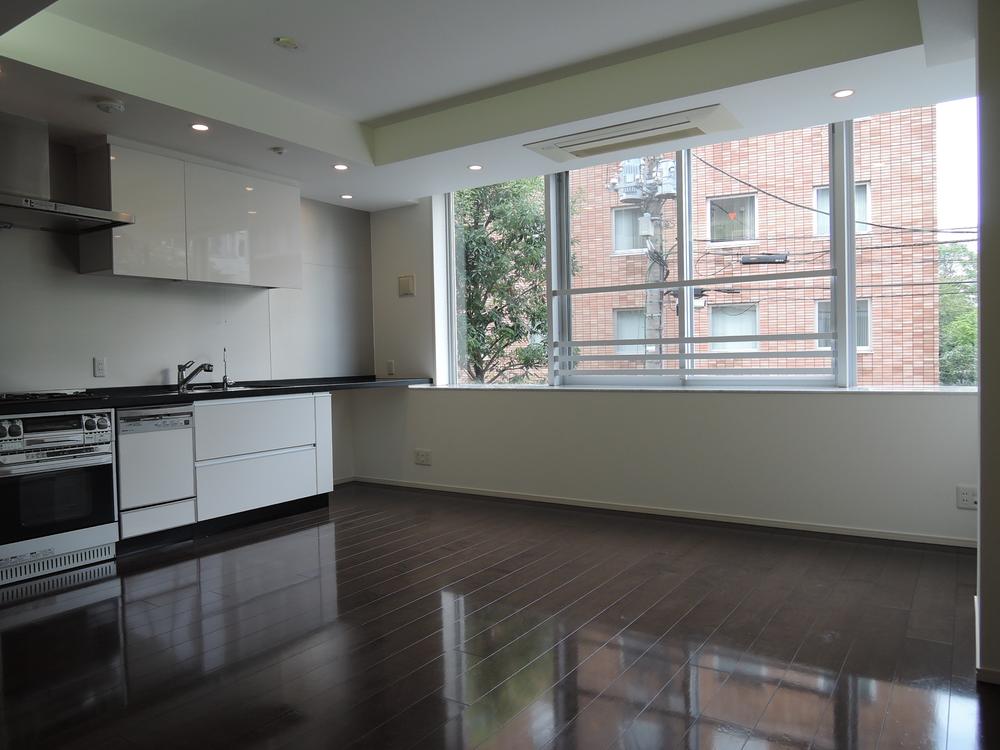 Living. Indoor (11 May 2013) Shooting