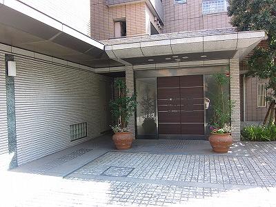 Entrance. Common areas