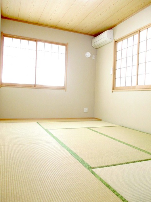 Living and room. Japanese-style room ... calm! 