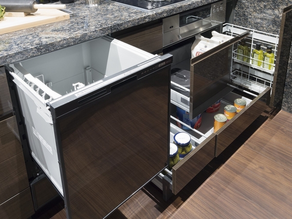 The kitchen is built-in dishwasher, water purifier, Quiet sink, such as is the functional work space provided