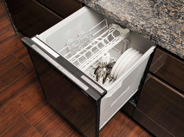 Kitchen.  [Built-in dishwasher] It adopted a new Smart car on the operation unit design of the slim line. Standard tableware can accommodate 44 points (about 6 servings).