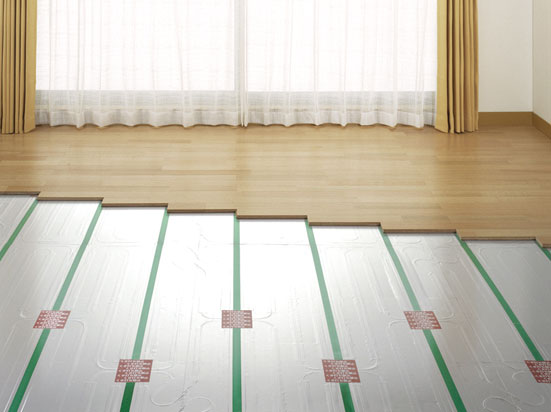 Living.  [TES hot water floor heating] Provide a comfortable warmth without winding up the dust. The air in the room is also not too dry, Friendly heating in the skin and throat.