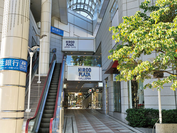 Surrounding environment. Hiroo Plaza (a 15-minute walk ・ About 1160m)