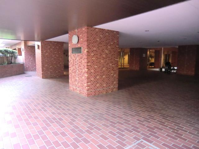 Entrance. Common areas