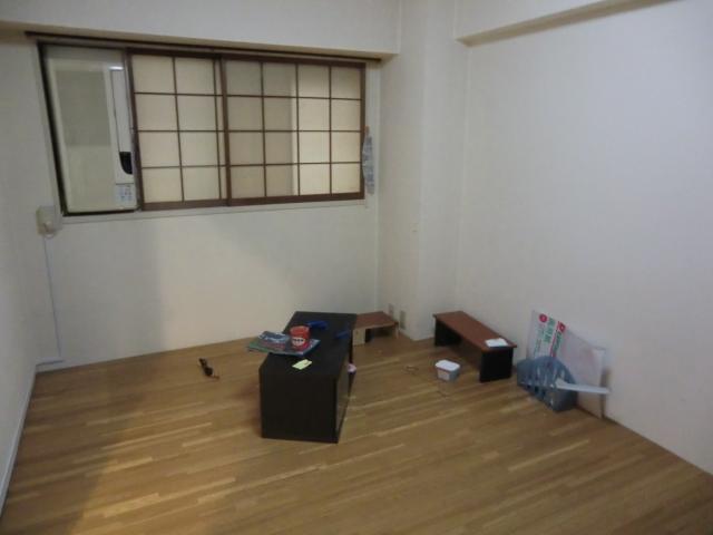 Non-living room. Indoor (12 May 2013) Shooting