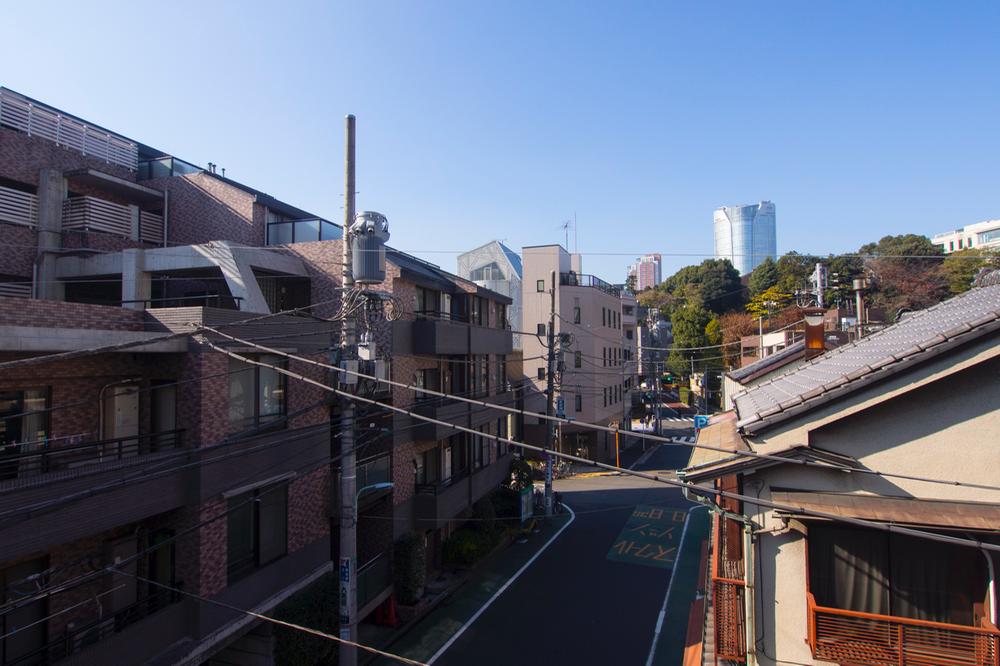 View photos from the dwelling unit. View from the site (December 2013) Shooting