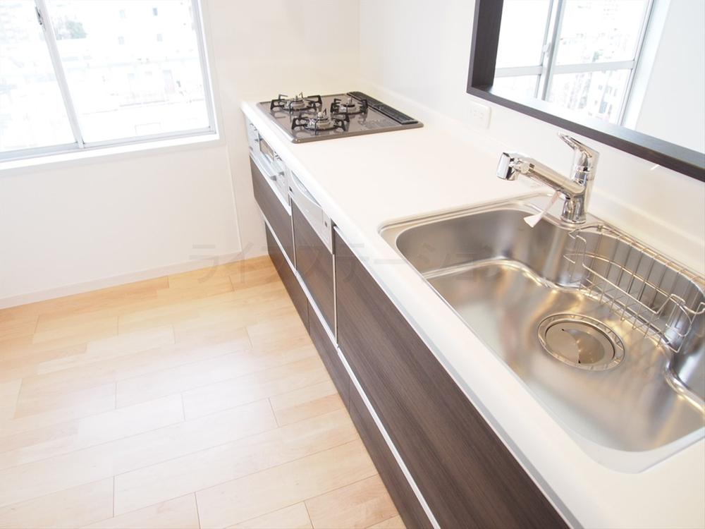 Kitchen. Indoor (12 May 2013) Shooting