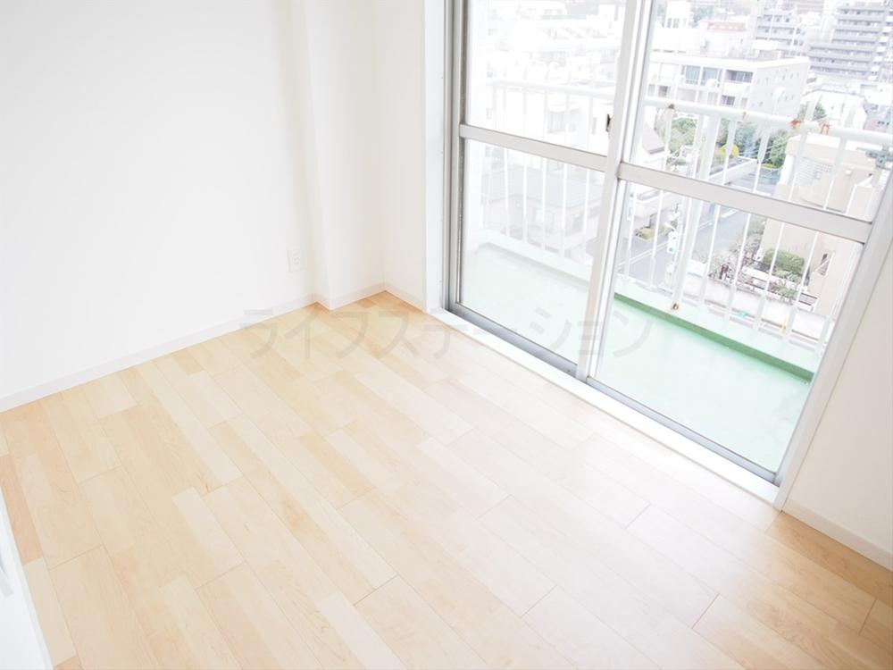 Non-living room. Indoor (12 May 2013) Shooting