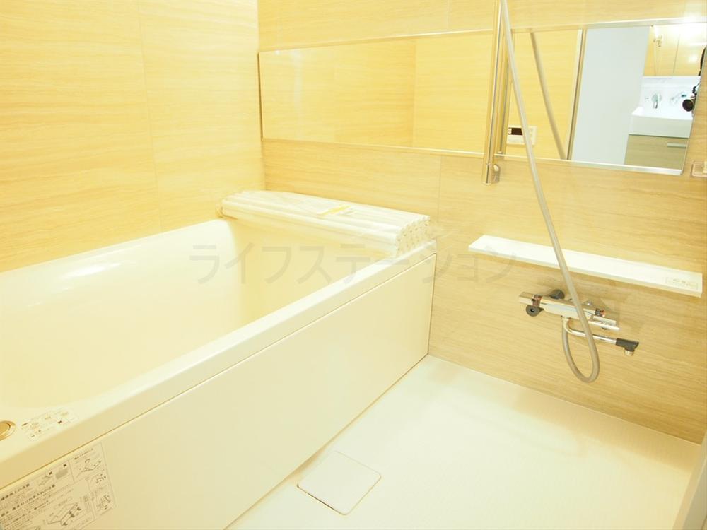 Bathroom. Local (12 May 2013) Shooting