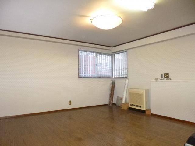 Non-living room. Northeast