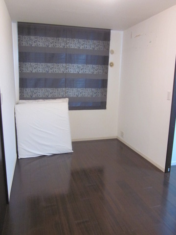 Other room space. Western-style about 6.8 tatami (mat is removed)