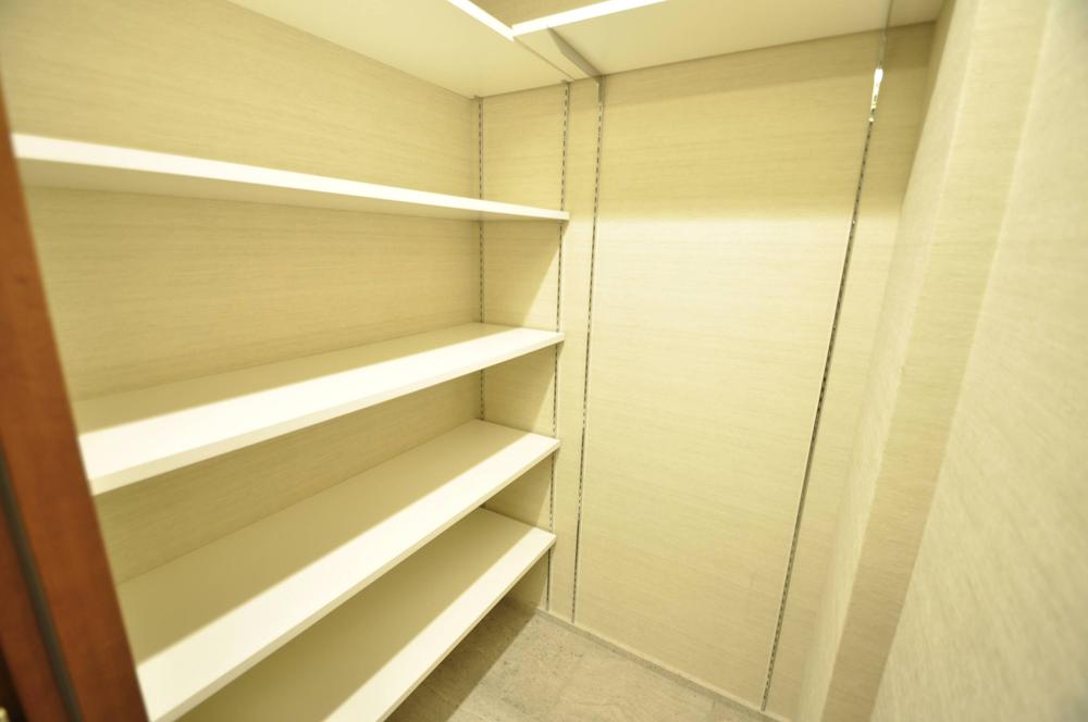 Receipt. With shoes Croke entrance. You can also clean storage stylish wife of shoes.