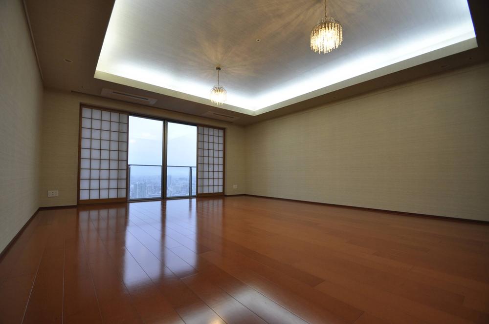 Living. The LDK floor heating installation. Open and ceiling height highest part 2,750mm.