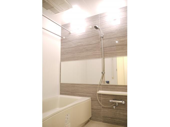 Bathroom. With bathroom heating ventilation drying function ・ Full Otobasu