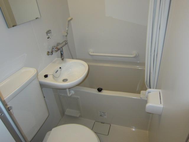 Bathroom. Indoor (12 May 2013) Shooting