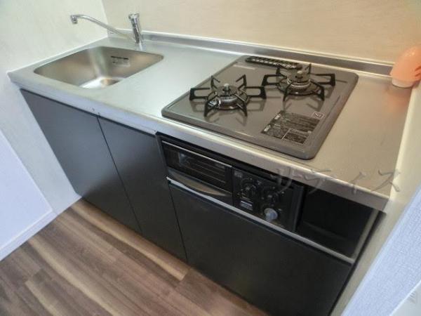 Kitchen. Mansion is located in the fashionable Shiroganedai