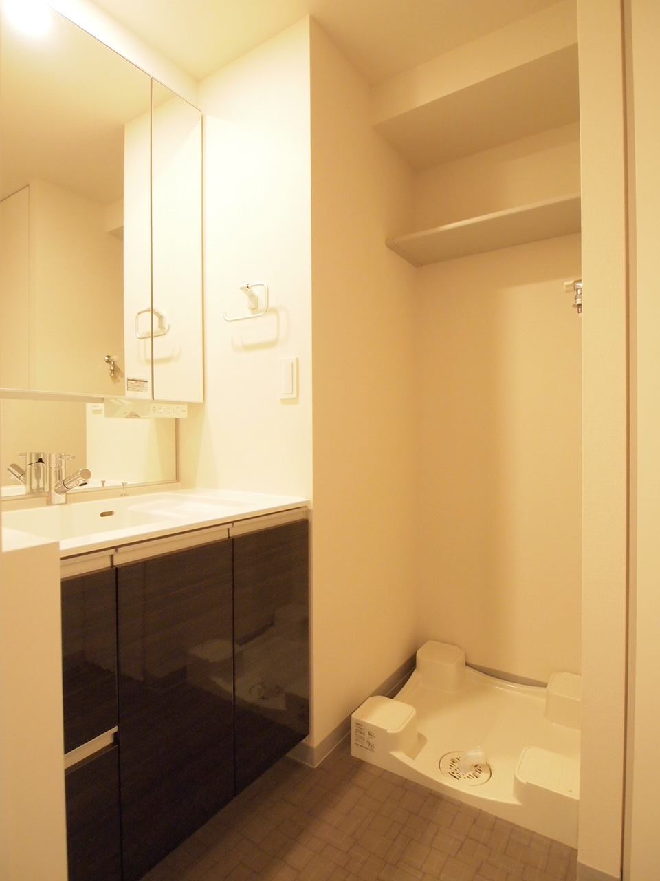 Washroom.  ※ The same type of reference specification photos (color, Shape is different)