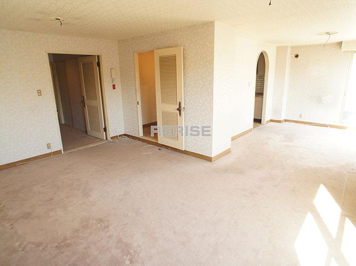 Living. Administrative expenses: 32,850 yen / Month repair reserve: 18,396 yen / Month