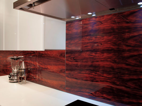 Kitchen.  [Woodgrain kitchen panel] The wall panel to produce the impression of a kitchen space, It has adopted a laminated glass of purple wood pattern. Care is also easy for the joint is less, It has combined beauty and functionality.