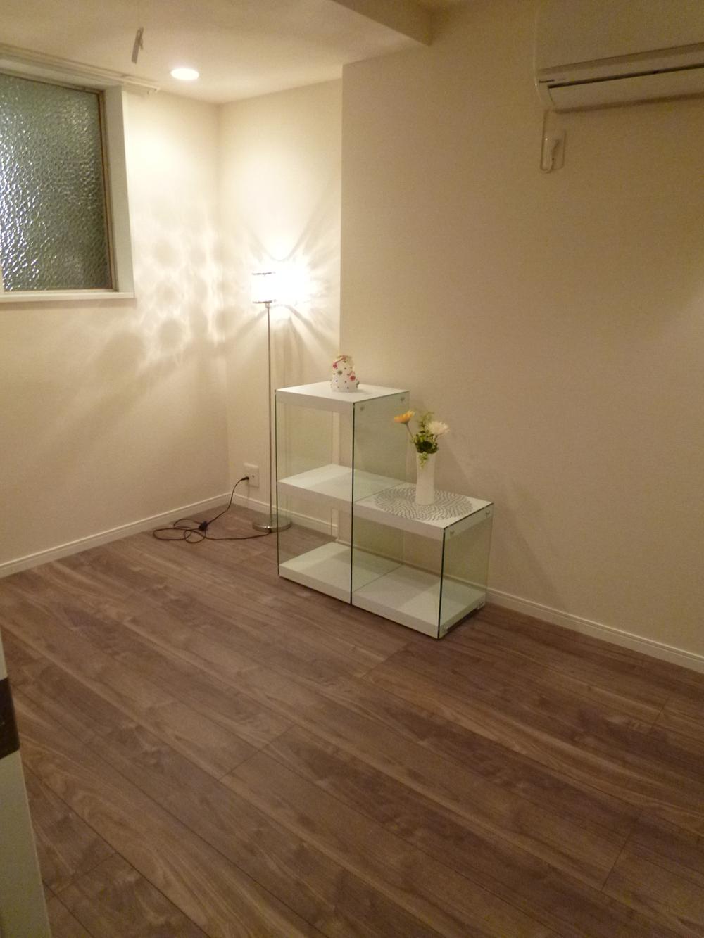 Non-living room. Indoor (12 May 2013) Shooting