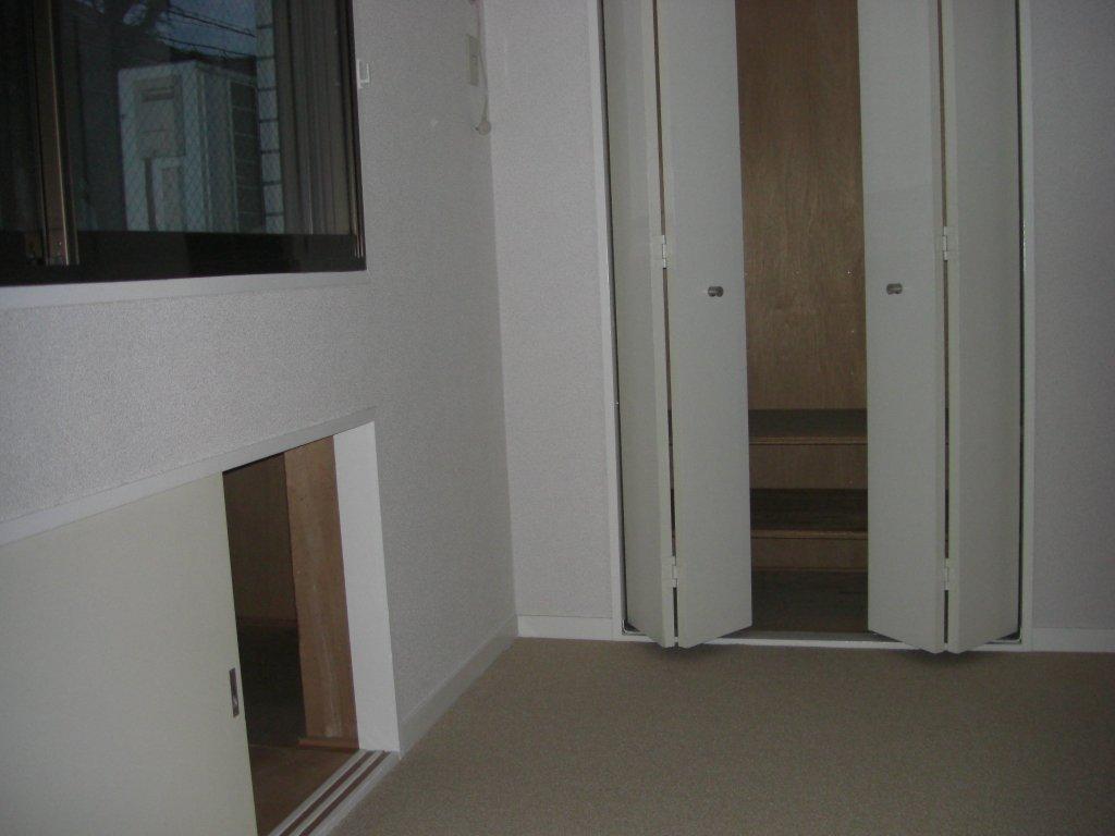 Living and room. closet ・ It housed two places of Western-style 6 tatami, Double sash