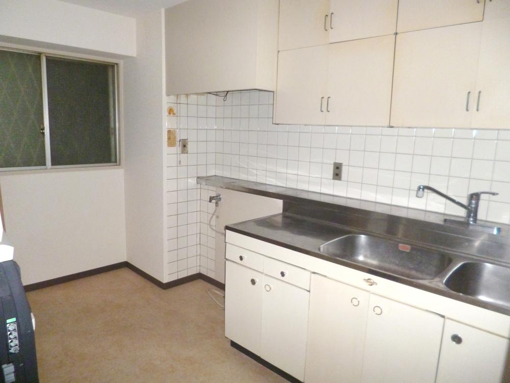 Kitchen. Indoor (10 May 2013) Shooting