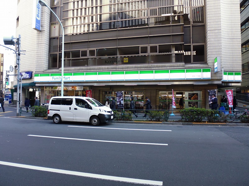 Convenience store. FamilyMart Akasaka Twin Tower store up (convenience store) 211m