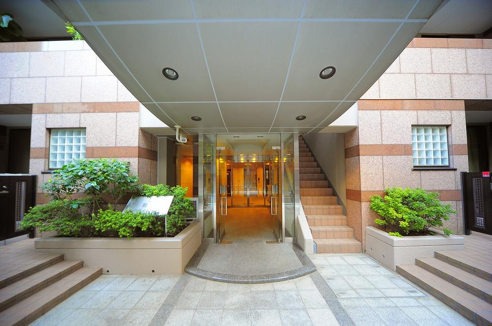 Local appearance photo. Local (11 May 2013) Shooting