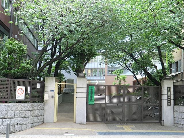 Junior high school. Within a 10-minute walk of the 648m relief to Minato Ward Roppongi junior high school