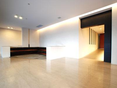 Entrance. Common areas