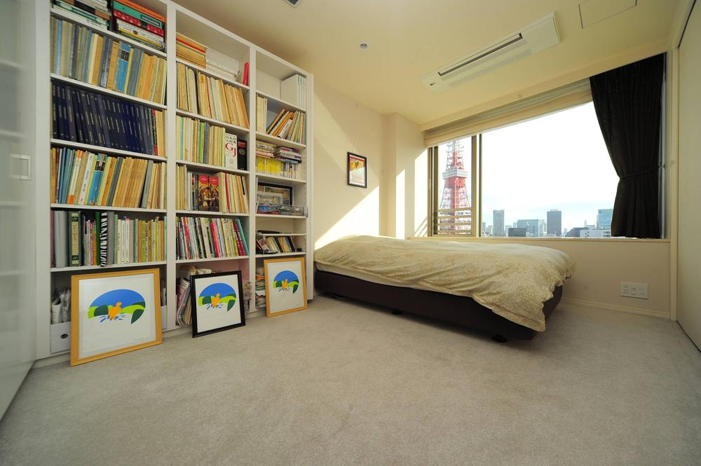 Non-living room. 7.3 Pledge of bedroom. You views of the Tokyo Tower from the bedroom.