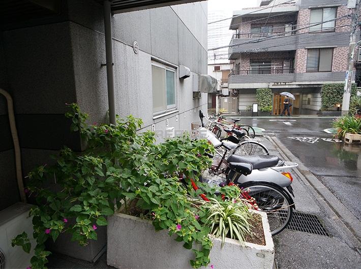 Parking lot. Bike monthly 3,000 yen