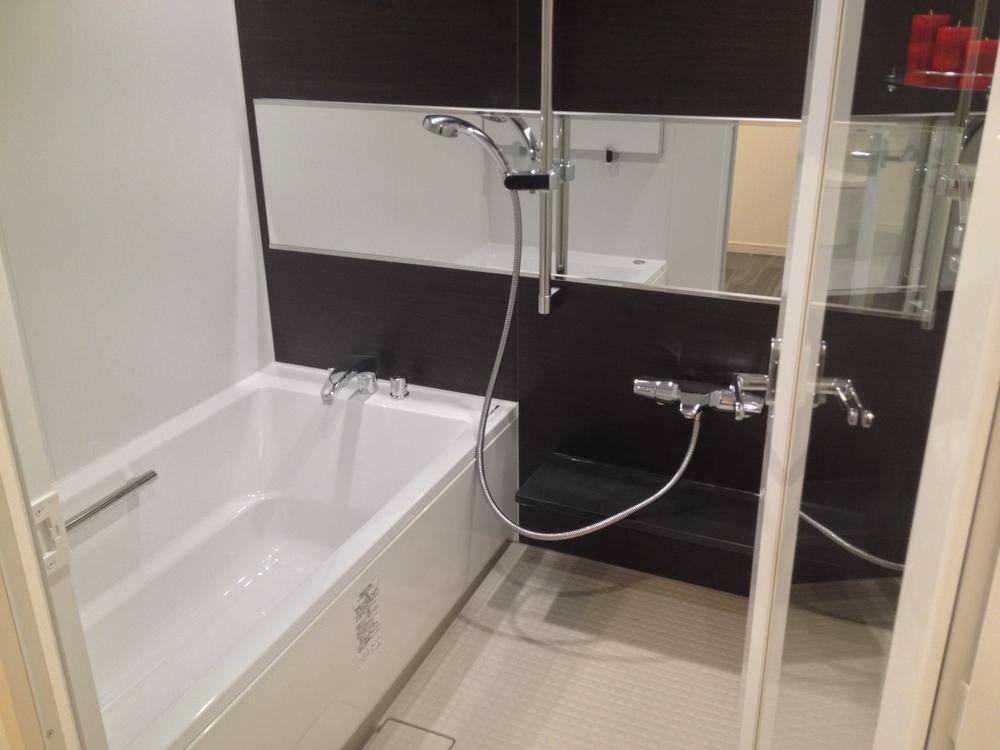 Bathroom. 1618 of the spacious size